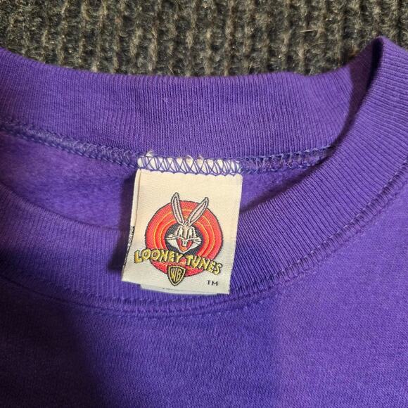 vintage 1997 Looney Tunes tweety bird purple crewneck - Picture 4 of 5